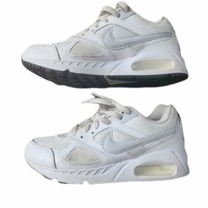White Nike Air max shoes size 7 women's